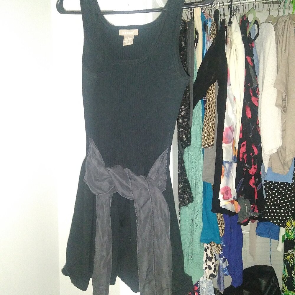 KENMAR LARGE KNIT SLEEVELESS TUNIC W ATTACHED SILKY WAIST TIE W